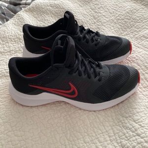Black nike shoes